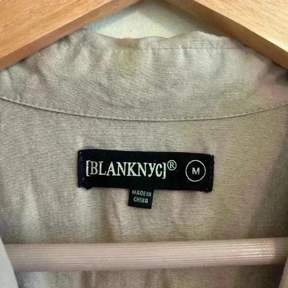 BLANK NYC Linen Blend Short Sleeve Collared Romper Beige Tan Size Medium Pockets - Picture 4 of 8